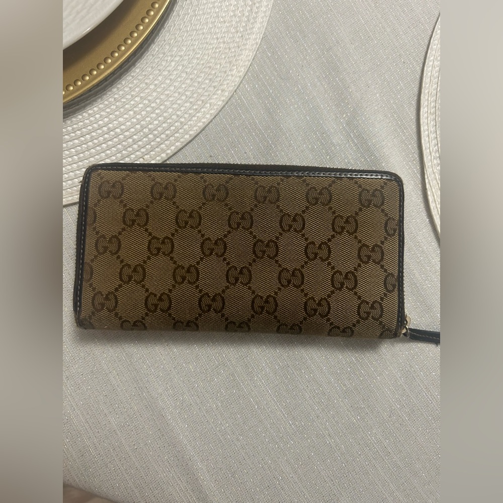 Old Authentic Gucci woman’s wallet